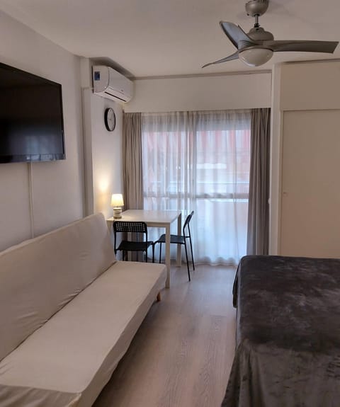 TV and multimedia, Living room, Photo of the whole room, Decorative detail, Dining area, Bedroom, air conditioner