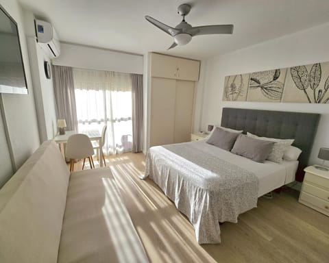 Bed, Living room, Photo of the whole room, Seating area, Bedroom, air conditioner