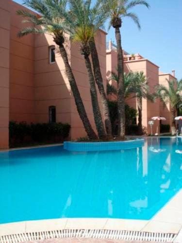 Swimming pool, Breakfast