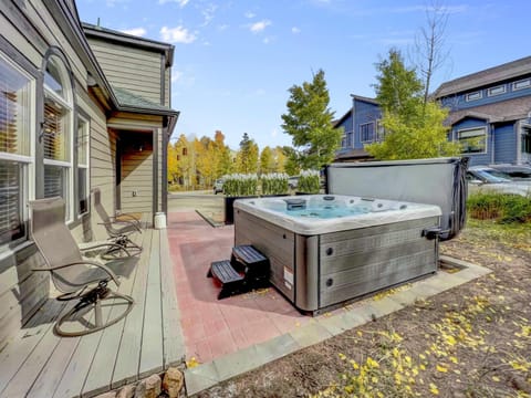 Property building, Hot Tub