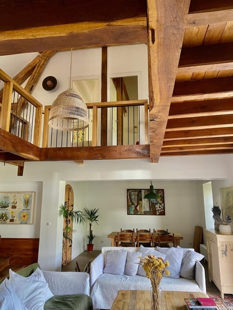 Maison campagne piscine 1hParis 25m Fontainebleau House in Île-de-France