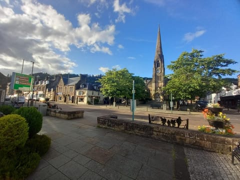 Stunning Village Centre Holiday Home House in Scotland