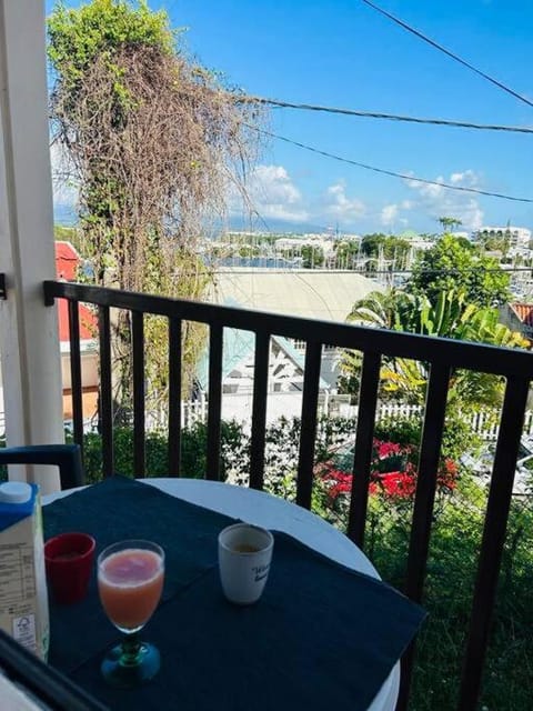 Chambre d'hôtes Sunset Bas du Fort Apartment in Le Gosier