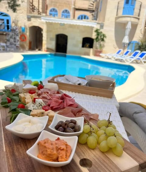 Food close-up, Food, Swimming pool