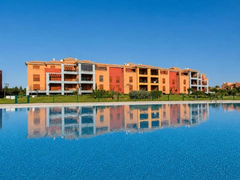 Property building, Day, Swimming pool