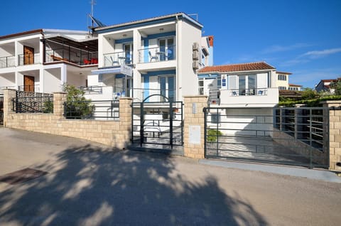 Property building, Facade/entrance