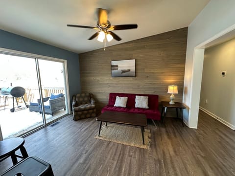 Serenity - Waterfront 3 Bed, 2 Bath, Water Toys, EV Charger House in Lake Gaston