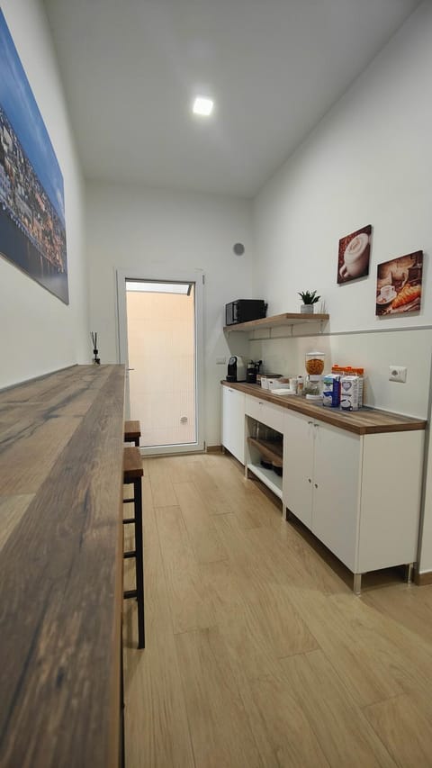 Kitchen or kitchenette, Continental breakfast, Buffet breakfast, minibar