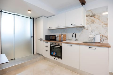 Coffee/tea facilities, Kitchen or kitchenette, minibar, oven, pet friendly, stove, toaster, kitchen