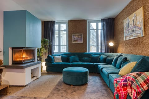 Living room, Seating area