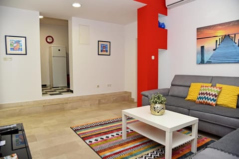 TV and multimedia, Living room, Seating area