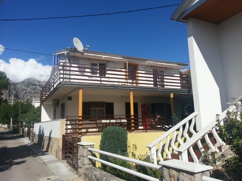 Facade/entrance, Balcony/Terrace