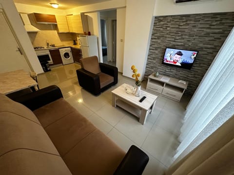 Communal lounge/ TV room, TV and multimedia, Kitchen or kitchenette, Living room, Seating area, Dining area, Evening entertainment, pet friendly, stove