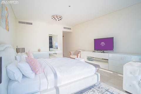 Communal lounge/ TV room, Bed, TV and multimedia, Living room, Photo of the whole room, Seating area, Evening entertainment, Bedroom, towels, air conditioner