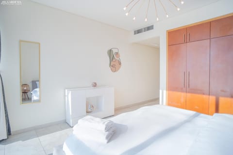 Bed, Photo of the whole room, Bedroom, towels, wardrobe, air conditioner