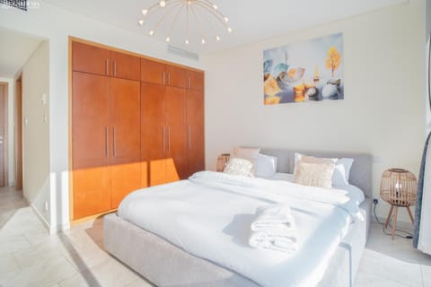 Bed, Photo of the whole room, Bedroom, towels, wardrobe