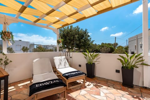 Balcony/Terrace, sunbed