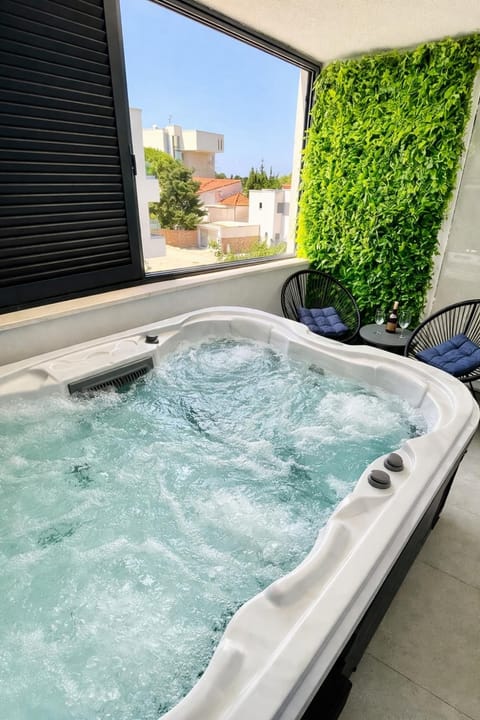 Natural landscape, Hot Tub, Balcony/Terrace