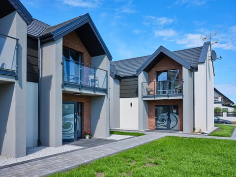 Property building, Spring, Day, Garden, Garden view