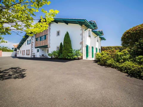 Property building, Day