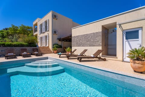 Property building, Patio, Day, Swimming pool
