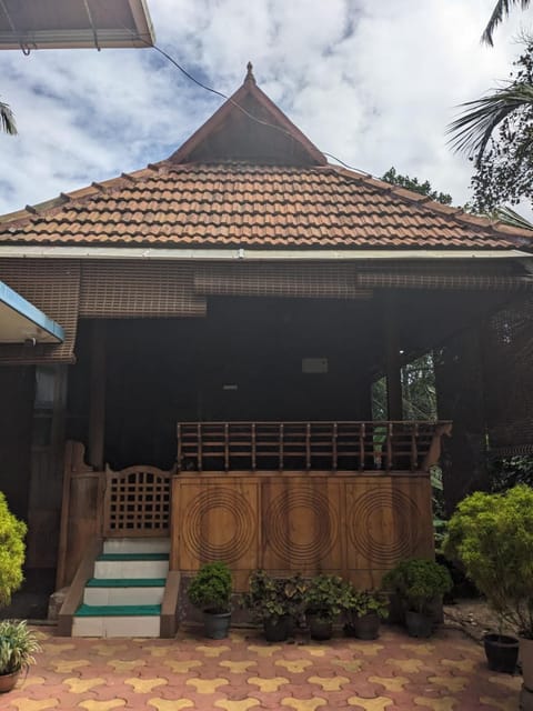 Property building, Facade/entrance, Day
