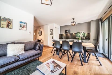 Kitchen or kitchenette, Living room, Dining area