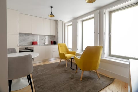 Kitchen or kitchenette, Living room, Seating area, Dining area