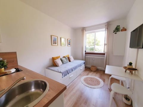 TV and multimedia, Photo of the whole room, Bedroom