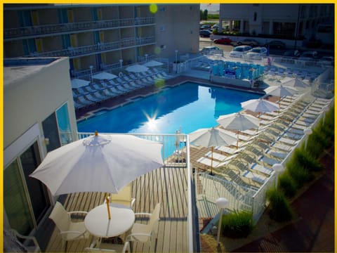 Property building, Swimming pool, Swimming pool