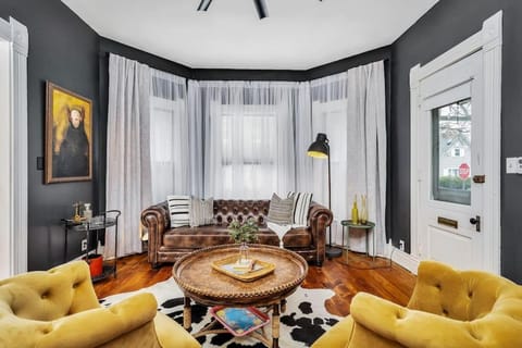 Enchanting Bungalow - 2BR Historic Hidden Gem House in Xenia