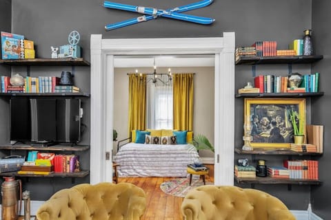 Enchanting Bungalow - 2BR Historic Hidden Gem House in Xenia