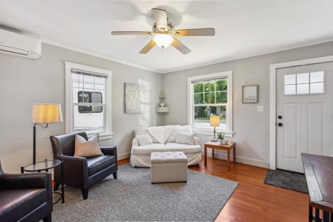 Charming Eugene Retreat Private Hot Tub and Yard! House in Eugene