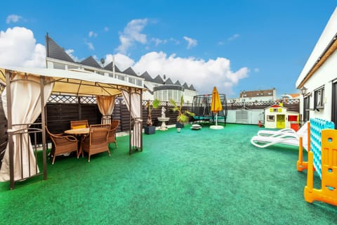 Property building, Patio, sunbed