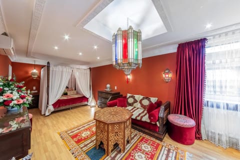 Bed, Living room, Seating area, Bedroom