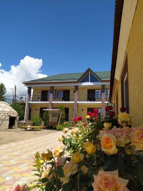 Property building, Spring, Day, Garden, Garden view