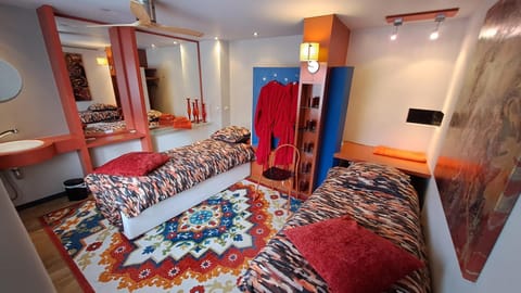 BeautyD RED ROOM centrum GULLEGEM KORTRIJK Bed and Breakfast in Flanders