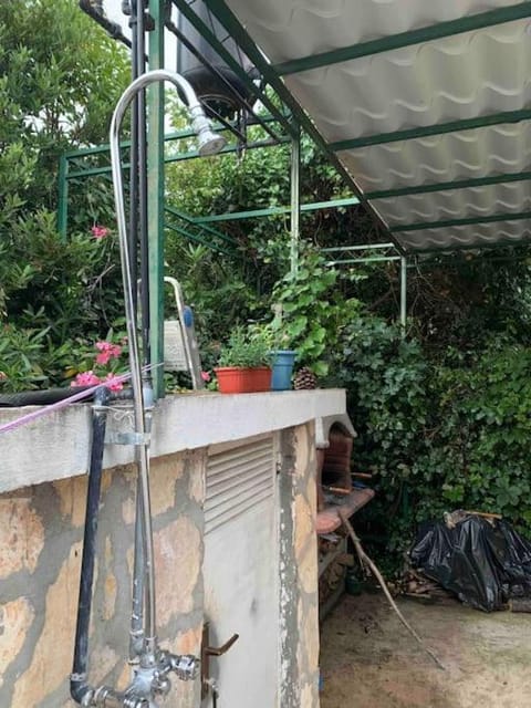 Whole house Ariela, 20m to the beach, has a barbecue, 2 terraces House in Šibenik