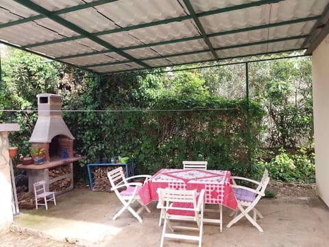 Whole house Ariela, 20m to the beach, has a barbecue, 2 terraces House in Šibenik