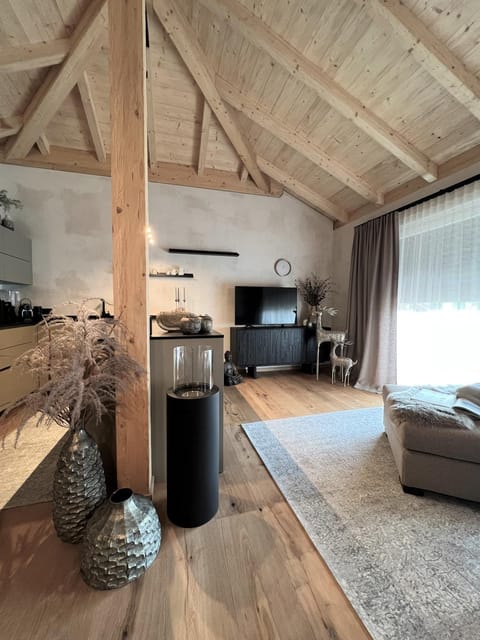 TV and multimedia, Kitchen or kitchenette, Living room