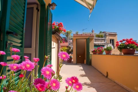 Facade/entrance, Facade/entrance