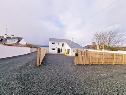 Buncrana Beach House by Wild Atlantic Wanderer House in Buncrana