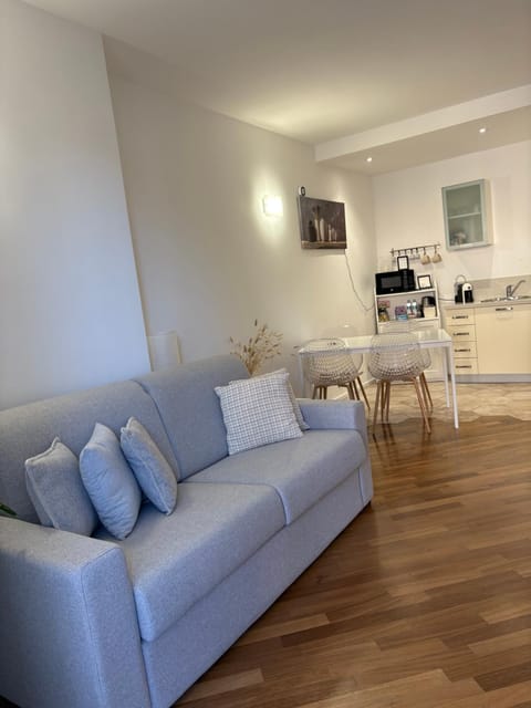 Kitchen or kitchenette, Living room, Seating area, Dining area, pet friendly, stove