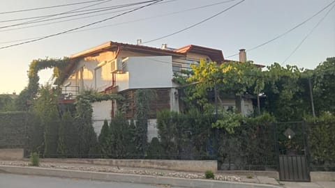 Property building, Day