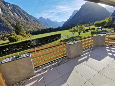 Patio, Day, Natural landscape, View (from property/room), Balcony/Terrace, Mountain view