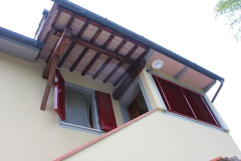 Facade/entrance, View (from property/room)