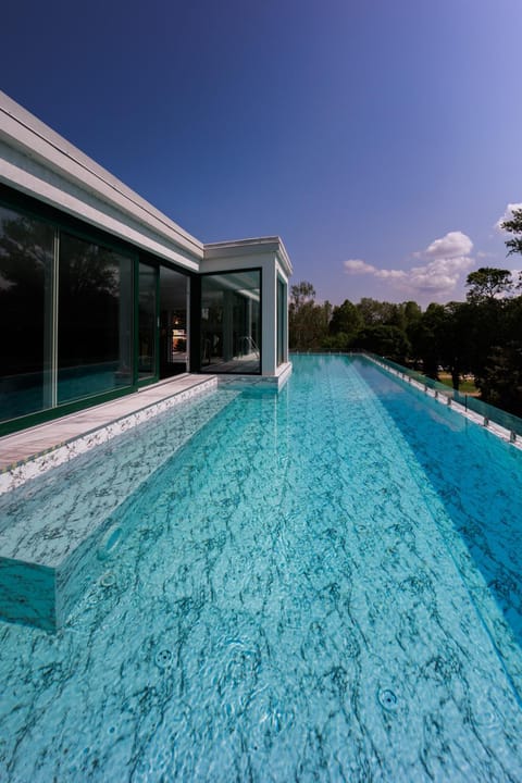 Day, Swimming pool