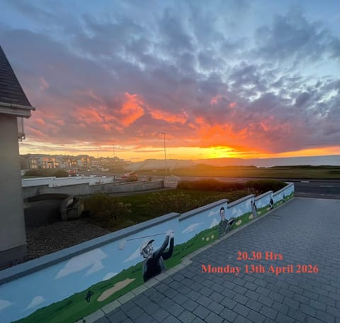 Property building, Golfcourse, Sea view, Sunset
