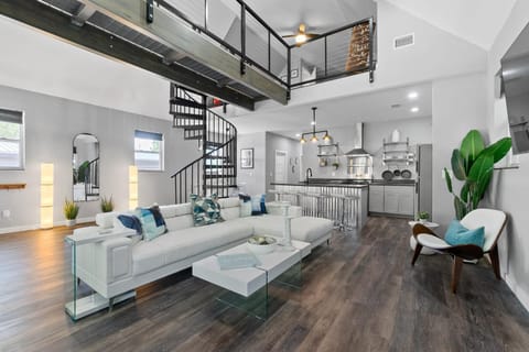 Secret Pool Cabana- Mins to Downtown and Beach House in Saint Augustine