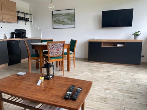 TV and multimedia, Coffee/tea facilities, Kitchen or kitchenette, Dining area, minibar